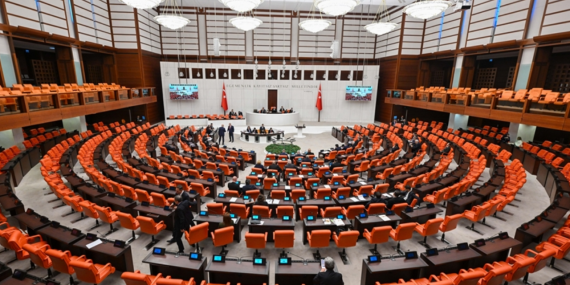 Bu Hafta Meclis Yoğun; Çocuklara Sosyal Medya Yasağı Gündemde