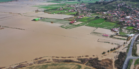 Aydın’da Büyük Menderes Irmağı taştı, ekili alanlar su altına kaldı