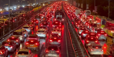 istanbulda-trafik-yogunlugu-yuzde-90a-cikti-JB3sKOWD.jpg