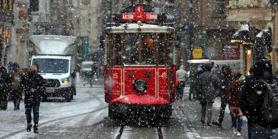 İstanbul’da yarın okullar tatil mi? Perşembe günü okul var mı?