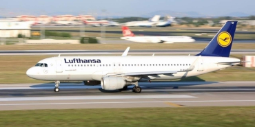 munih-havalimani-ve-lufthansa-sinifta-kaldi-q5d3xMns.jpg
