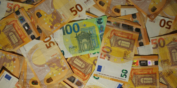 Şanslı kişi belli oldu! 10 yıl boyunca her ay hesabına 2 bin Euro yatacak!