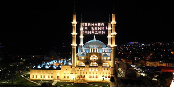 Selimiye Camii’nde 4 yıl aradan sonra ilk teravih