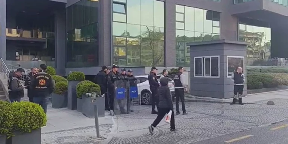 Son Dakika: Üsküdar Belediyesi’ne “Ruhsat ve Rüşvet” Operasyonu! 20 Kişi Gözaltında