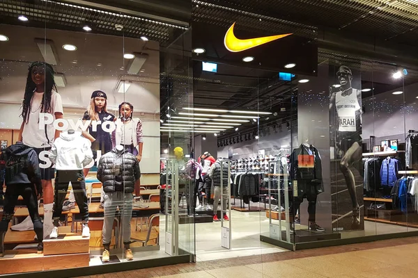 Nike kullanıcı hatası bahanesiyle Türkiye'deki iade ve garanti taleplerini neden reddediyor? Şikayetvar verileri, AB yasaları ve ABD'nin 60 günlük koşulsuz iade politikasını kıyasladık. Türk tüketicisi mağdur mu ediliyor?